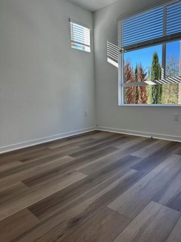 9423 N Sepulveda Boulevard 5, North Hills, CA 91343