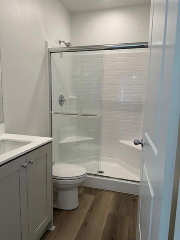 9423 N Sepulveda Boulevard 5, North Hills, CA 91343