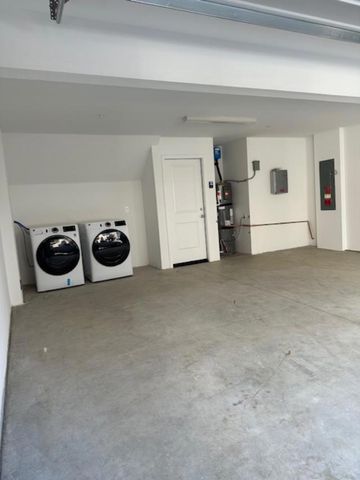 9423 N Sepulveda Boulevard 5, North Hills, CA 91343