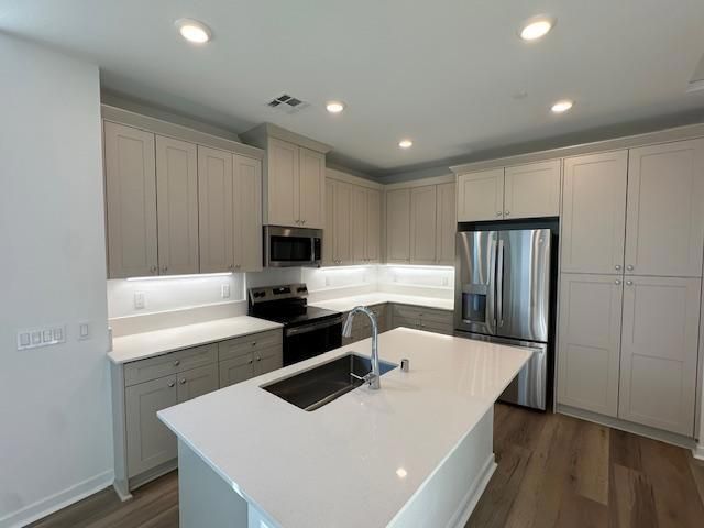 9423 N Sepulveda Boulevard 5, North Hills, CA 91343