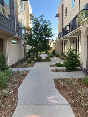 9423 N Sepulveda Boulevard 5, North Hills, CA 91343