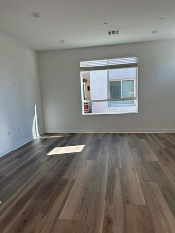 9423 N Sepulveda Boulevard 5, North Hills, CA 91343