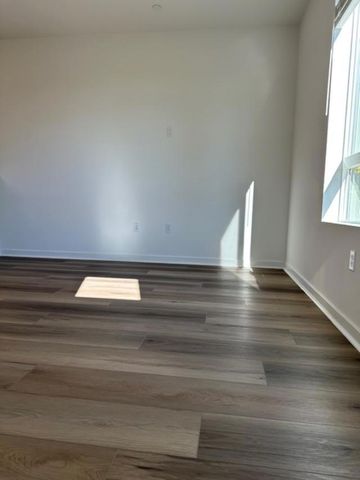 9423 N Sepulveda Boulevard 5, North Hills, CA 91343