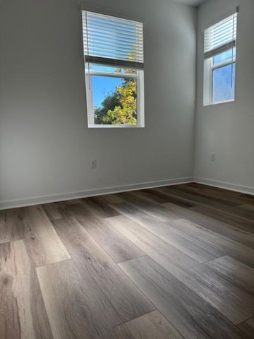 9423 N Sepulveda Boulevard 5, North Hills, CA 91343