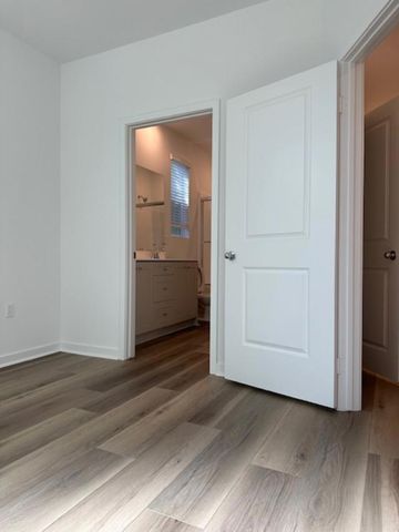 9423 N Sepulveda Boulevard 5, North Hills, CA 91343