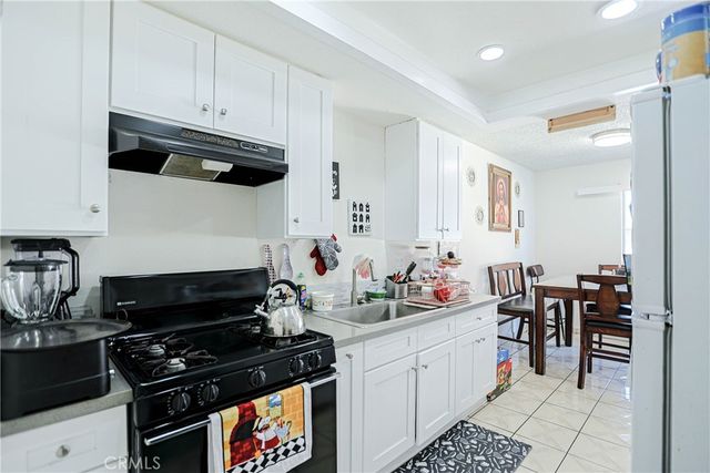 1400 W Warner, Santa Ana, CA 92704