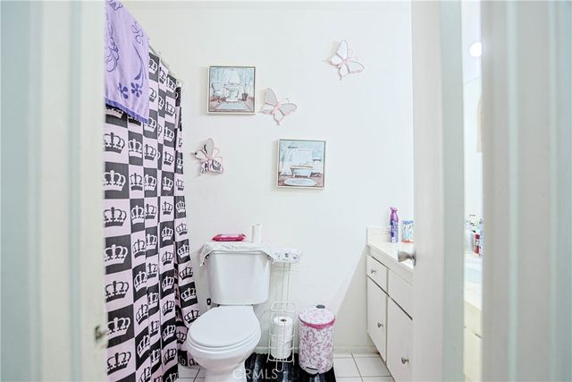 1400 W Warner, Santa Ana, CA 92704