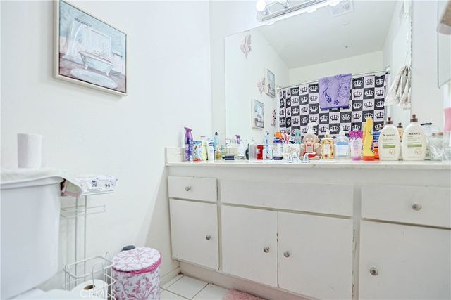 1400 W Warner, Santa Ana, CA 92704