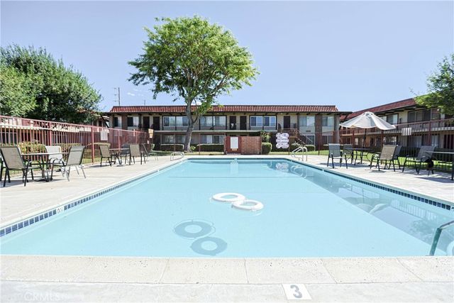 1400 W Warner, Santa Ana, CA 92704
