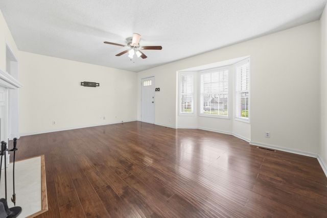 1361 Jenny Ln, Clarksville, TN 37042