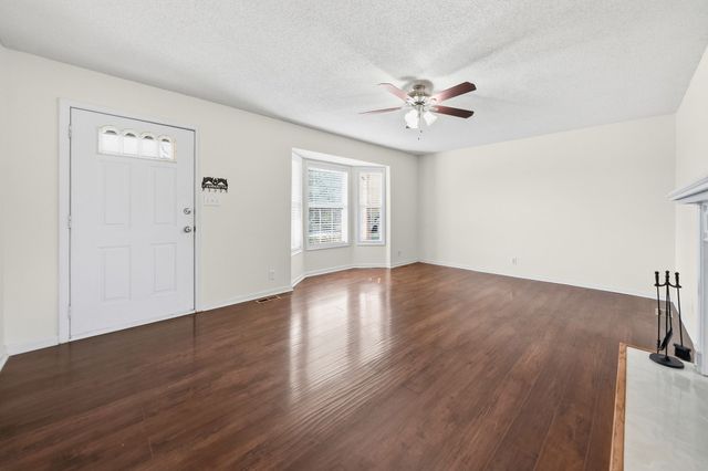 1361 Jenny Ln, Clarksville, TN 37042