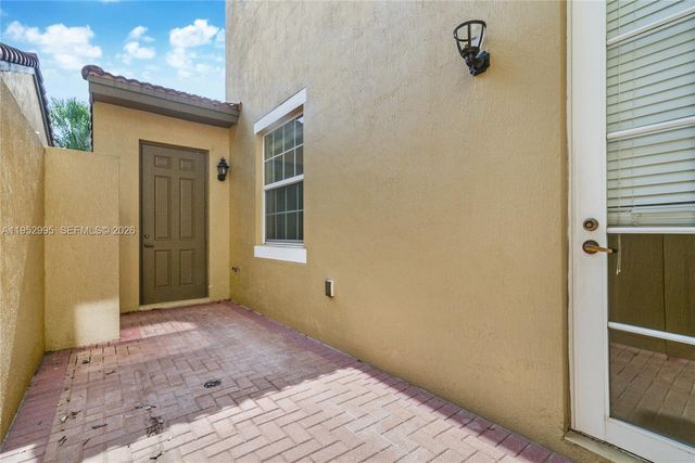 1108 SW 146th Ter, Pembroke Pines, FL 33027