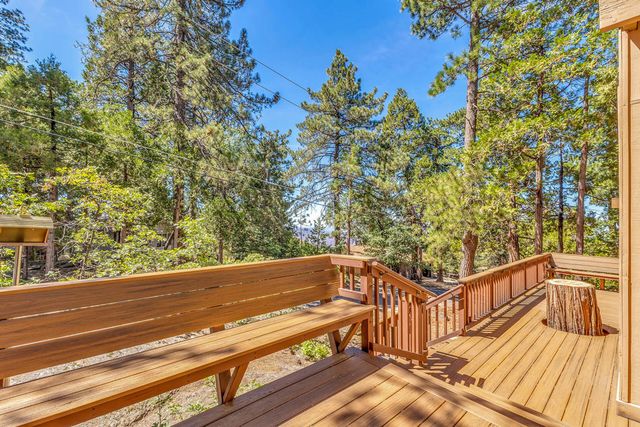 25461 Shadow Oaks Drive, Idyllwild, CA 92549