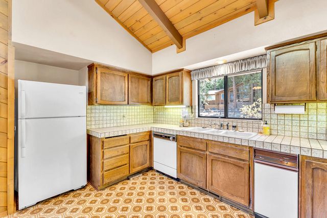 25461 Shadow Oaks Drive, Idyllwild, CA 92549