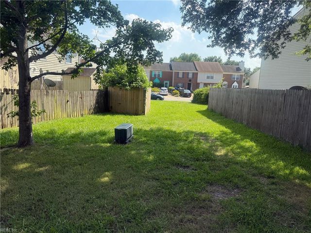 1305 Snowflake CIR, Virginia Beach, VA 23453
