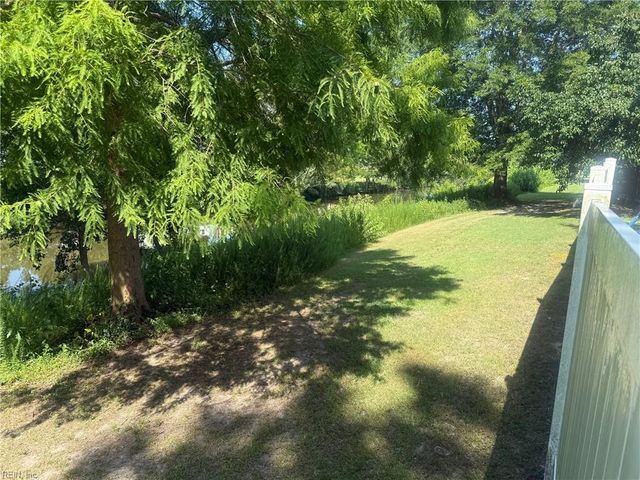1305 Snowflake CIR, Virginia Beach, VA 23453
