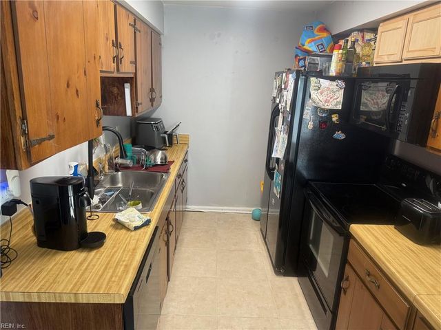 1305 Snowflake CIR, Virginia Beach, VA 23453