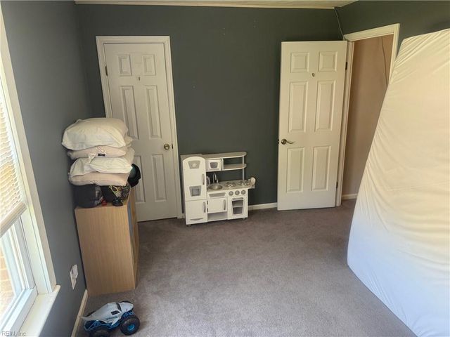 1305 Snowflake CIR, Virginia Beach, VA 23453