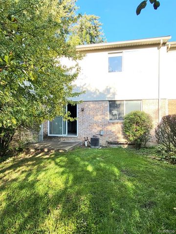 885 Kirts Boulevard, Troy, MI 48084