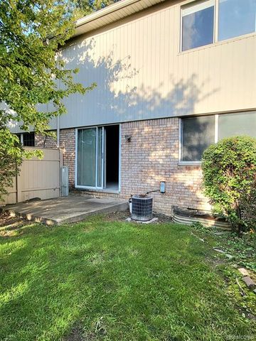 885 Kirts Boulevard, Troy, MI 48084