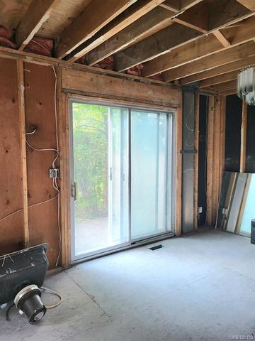 885 Kirts Boulevard, Troy, MI 48084