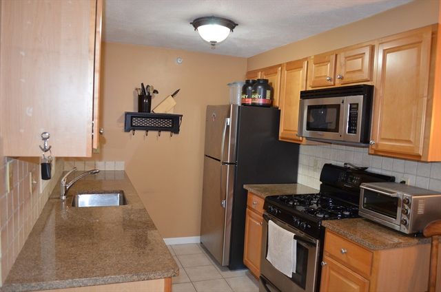 56 Townsend St A7, Abington, MA 02351