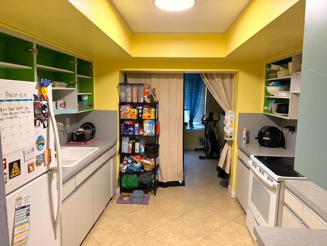 8381 NW 28th Place, Sunrise, FL 33322