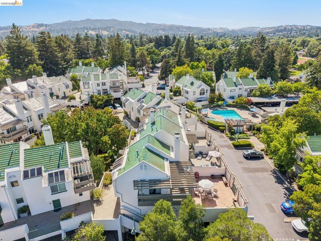 36 Mozden Ln, Pleasant Hill, CA 94523