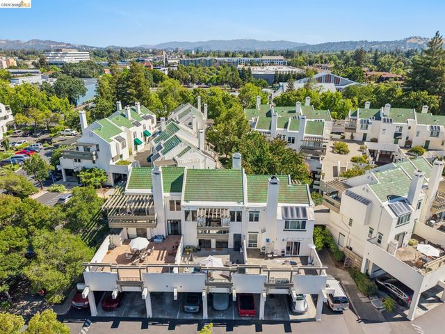 36 Mozden Ln, Pleasant Hill, CA 94523