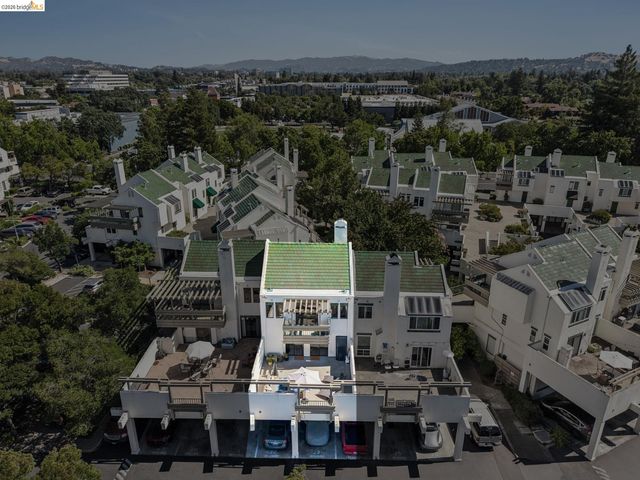 36 Mozden Ln, Pleasant Hill, CA 94523