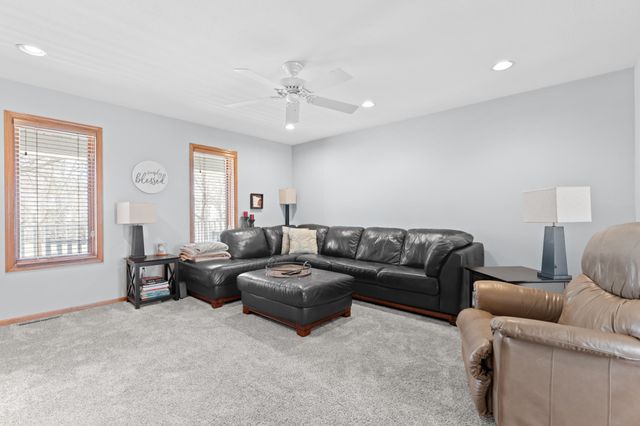 2217 Baihly Summit Drive SW, Rochester, MN 55902