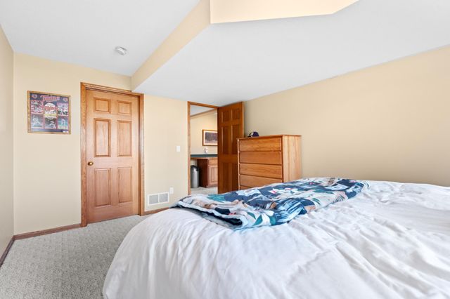 2217 Baihly Summit Drive SW, Rochester, MN 55902