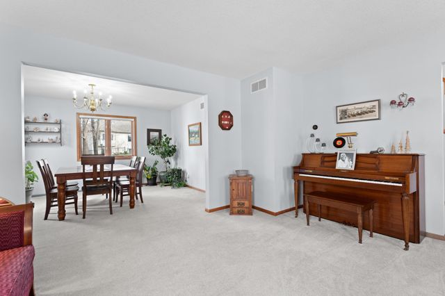 2217 Baihly Summit Drive SW, Rochester, MN 55902