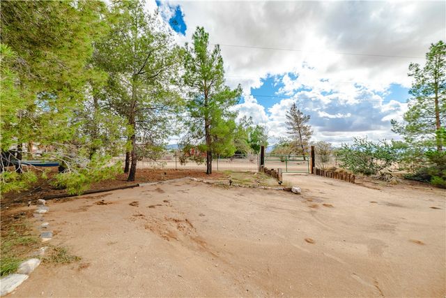 1315 S Tonto Road, Golden Valley, AZ 86413