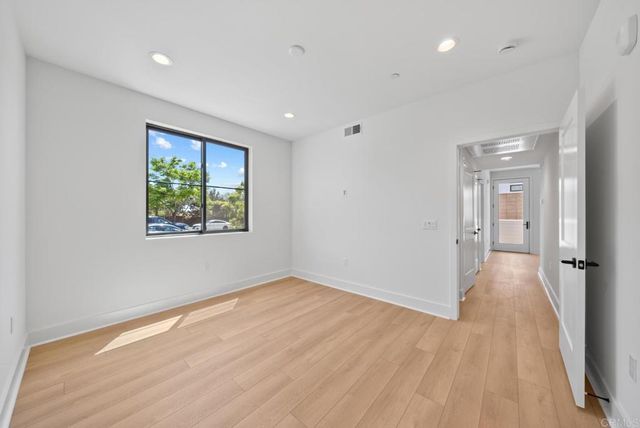 1101 Catania 104, Encinitas, CA 92024