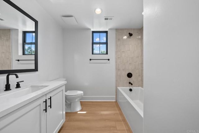 1101 Catania 104, Encinitas, CA 92024