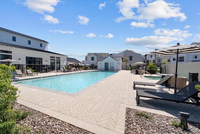 1101 Catania 104, Encinitas, CA 92024