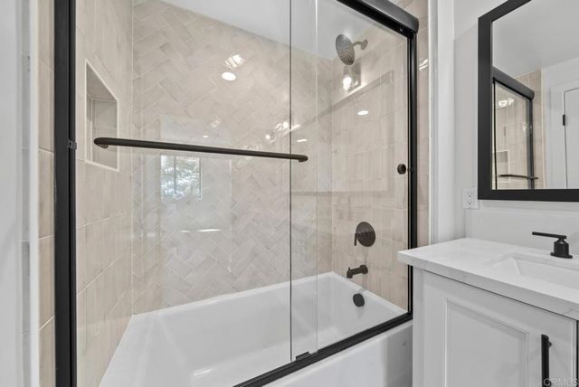 1101 Catania 104, Encinitas, CA 92024