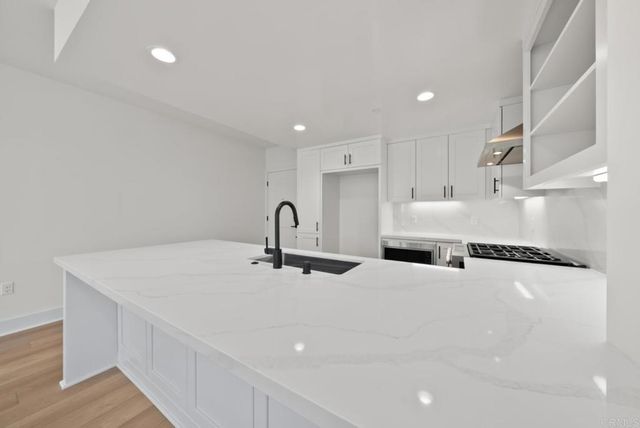 1101 Catania 104, Encinitas, CA 92024