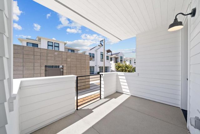 1101 Catania 104, Encinitas, CA 92024