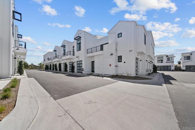 1101 Catania 104, Encinitas, CA 92024