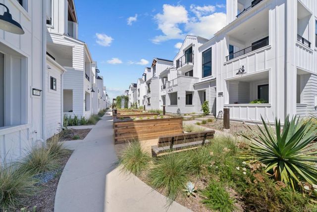 1101 Catania 104, Encinitas, CA 92024