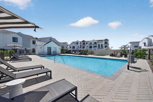 1101 Catania 104, Encinitas, CA 92024