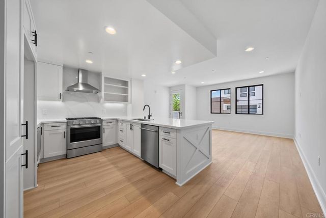 1101 Catania 104, Encinitas, CA 92024