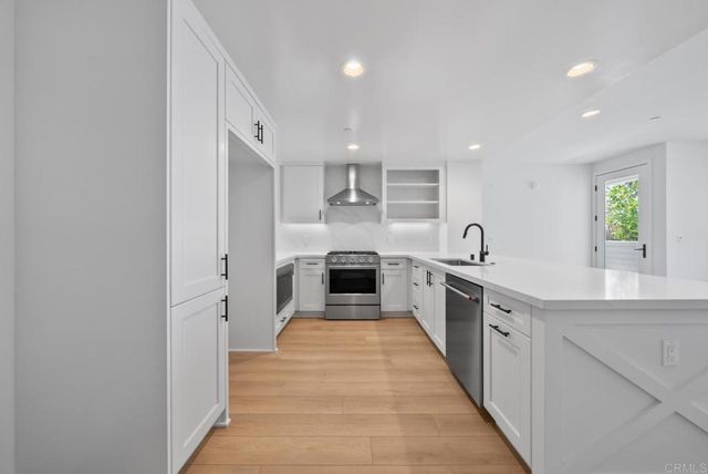 1101 Catania 104, Encinitas, CA 92024