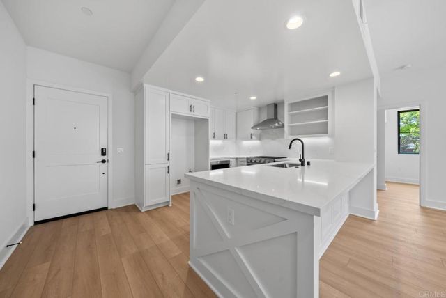 1101 Catania 104, Encinitas, CA 92024