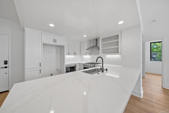 1101 Catania 104, Encinitas, CA 92024