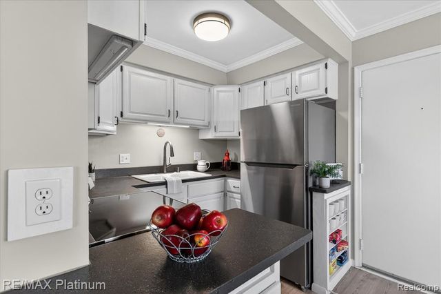 5980 Alan Drive 8, Brighton, MI 48116