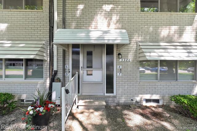 5980 Alan Drive 8, Brighton, MI 48116