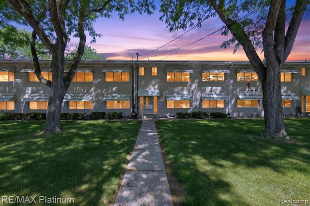 5980 Alan Drive 8, Brighton, MI 48116